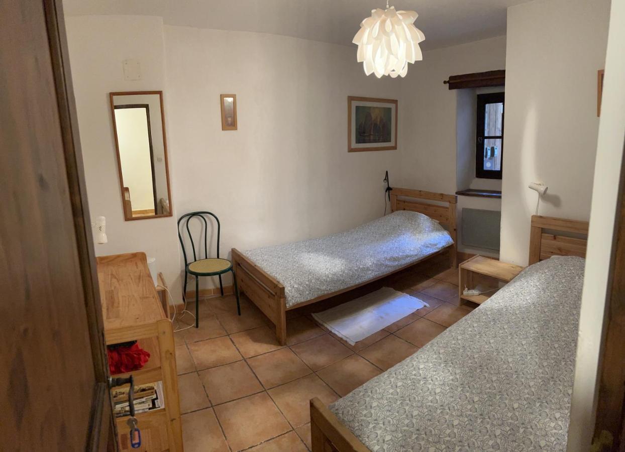 Gite De La Tour Saint-Guilhem-le-Desert Exterior foto