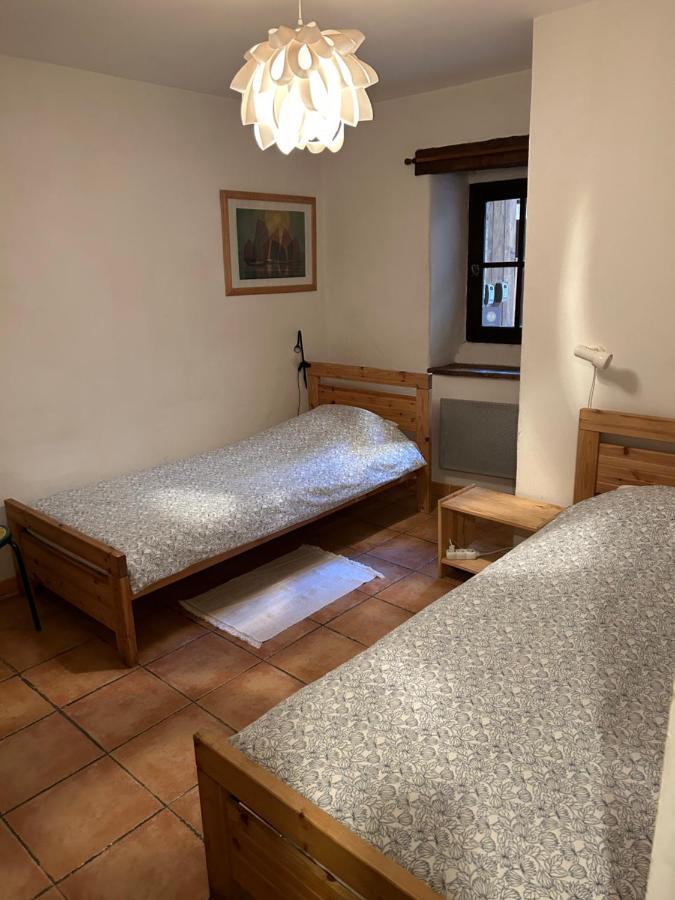 Gite De La Tour Saint-Guilhem-le-Desert Exterior foto